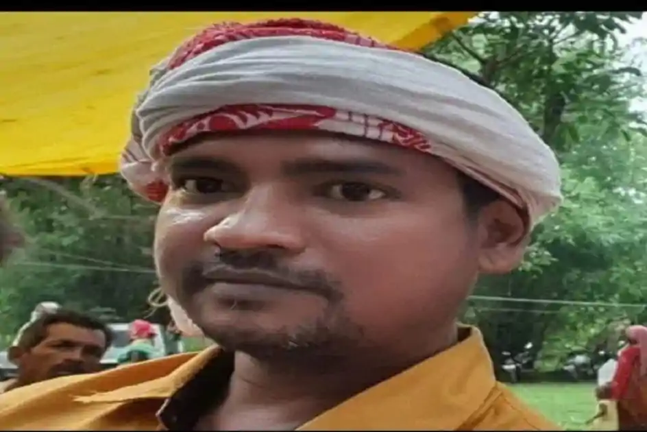 बुढ़मू : मतांतरण के आरोप में पड़हा सरकार युवा संघ के नेता को ग्रामीणों ने पुलिस के हवाले किया