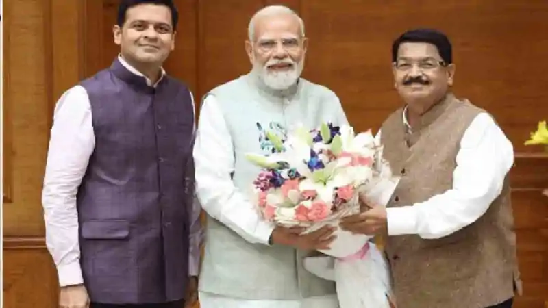 राज्यसभा चुनाव से पहले पीएम मोदी से मिले परिमल नाथवानी, राजनीतिक हलकों में बढ़ी चर्चा राज्यसभा चुनाव से पहले पीएम मोदी से मिले परिमल नाथवानी, राजनीतिक हलकों में बढ़ी चर्चा