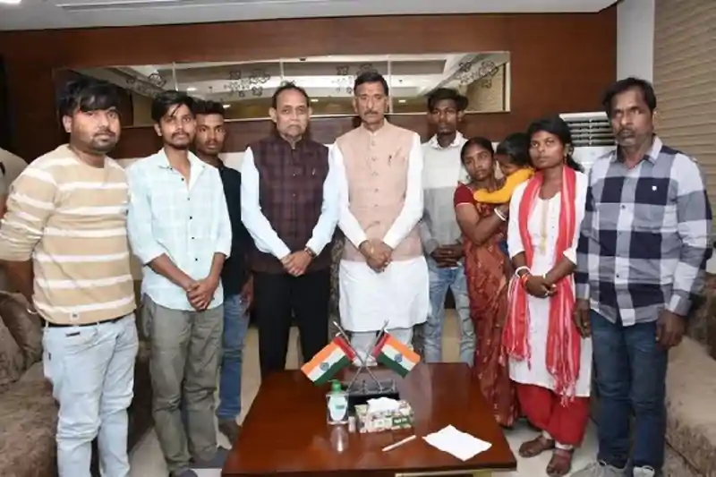 भिवाड़ी हादसे में झारखंड के छह मजदूरों की मौत, पीड़ित परिवारों को 40-40 लाख मुआवजा और नौकरी का आश्वासन भिवाड़ी हादसे में झारखंड के छह मजदूरों की मौत, पीड़ित परिवारों को 40-40 लाख मुआवजा और नौकरी का आश्वासन