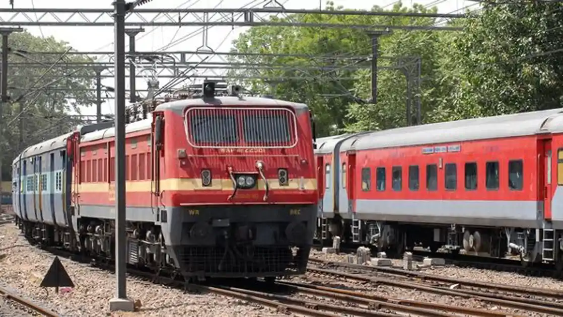 धनबाद-भुवनेश्वर ट्रेन को मिला स्थायी दर्जा, स्पेशल टैग हटते ही किराए में होगी लगभग 25% कमी