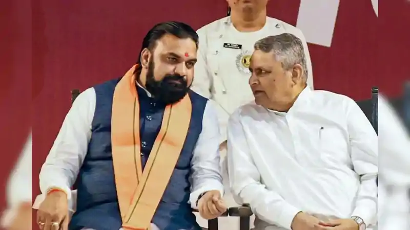 'अब एक ही गाड़ी से निकलूंगी' सम्राट के मंत्रियों ने उठाया बड़ा कदम, PM मोदी की अपील का दिखने लगा असर 'अब एक ही गाड़ी से निकलूंगी' सम्राट के मंत्रियों ने उठाया बड़ा कदम, PM मोदी की अपील का दिखने लगा असर