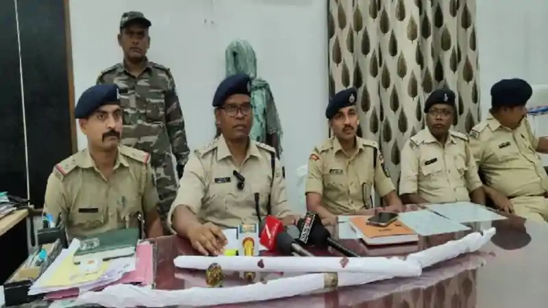 30 साल पुरानी दुश्मनी का खूनी अंजाम, चाईबासा में 20 तीर चलाकर युवक को बनाया निशाना