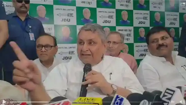 सचिवालय में शराब की बोतलें मिलने पर भड़के डिप्टी सीएम, कहा-आप शराबबंदी कानून क्यों कहते हैं? -