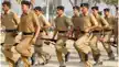 गिरिडीह में होमगार्ड भर्ती बहाल करने की मांग तेज, अभ्यर्थियों ने नंगे पैर किया प्रदर्शन-