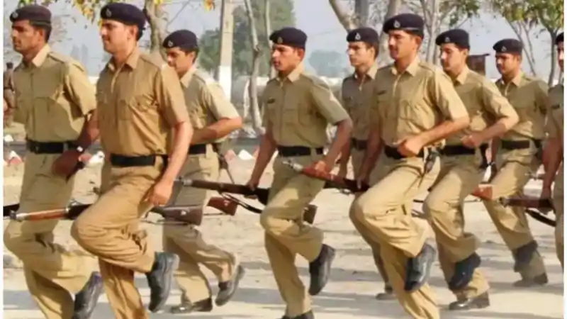 गिरिडीह में होमगार्ड भर्ती बहाल करने की मांग तेज, अभ्यर्थियों ने नंगे पैर किया प्रदर्शन गिरिडीह में होमगार्ड भर्ती बहाल करने की मांग तेज, अभ्यर्थियों ने नंगे पैर किया प्रदर्शन