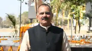बाबूलाल मरांडी पर आलोक दूबे का पलटवार, कहा-अधिकारियों पर सवाल उठाकर भ्रम फैला रही भाजपा