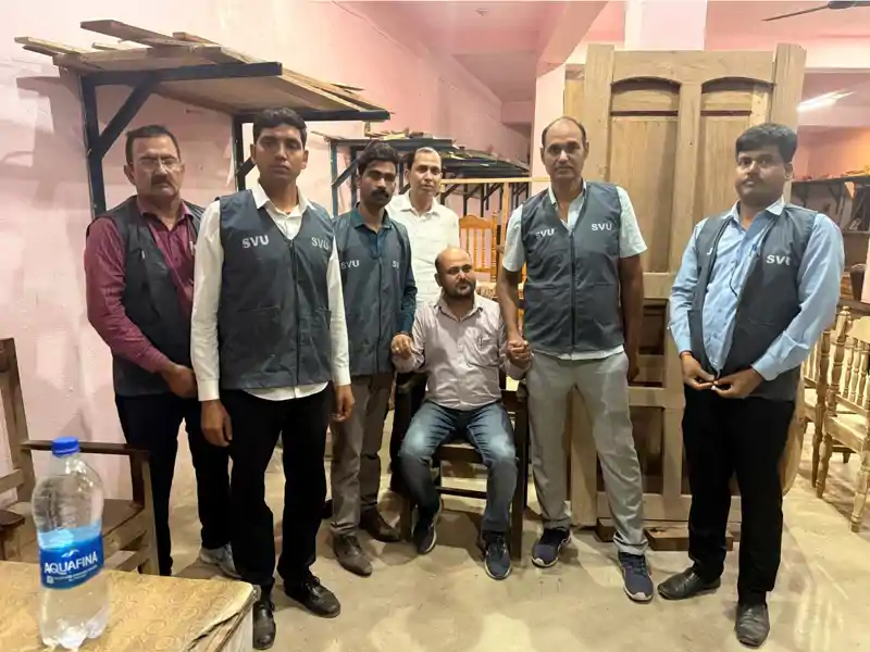 वैशाली में SVU की बड़ी कार्रवाई, 50 हजार रुपये रिश्वत लेते अंचल अमीन को रंगे हाथ किया गिरफ्तार वैशाली में SVU की बड़ी कार्रवाई, 50 हजार रुपये रिश्वत लेते अंचल अमीन को रंगे हाथ किया गिरफ्तार