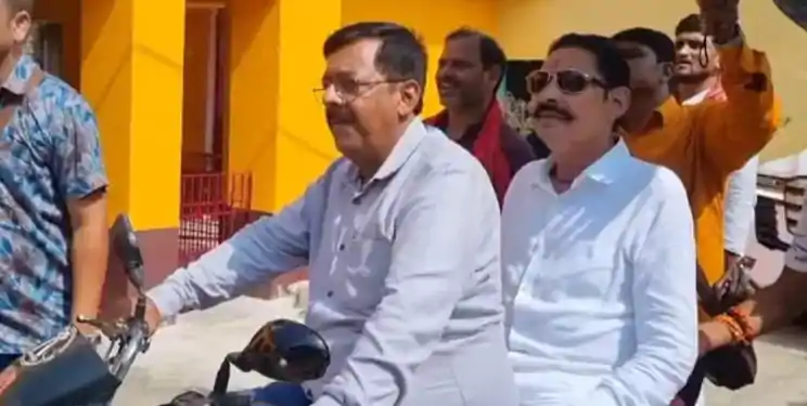 लैंड क्रूजर छोड़, बाइक पर निकले अनंत सिंहः बोले- JDU से ही लड़ूंगा चुनाव