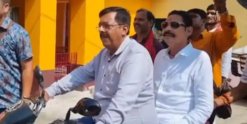 लैंड क्रूजर छोड़, बाइक पर निकले अनंत सिंहः बोले- JDU से ही लड़ूंगा चुनाव Anant singh