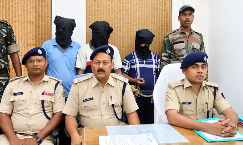फर्जी गैस बिल और क्रेडिट कार्ड के नाम पर लगाते थे चूना, तीन साइबर अपराधी गिरफ्तार फर्जी गैस बिल और क्रेडिट कार्ड के नाम पर लगाते थे चूना, तीन साइबर अपराधी गिरफ्तार