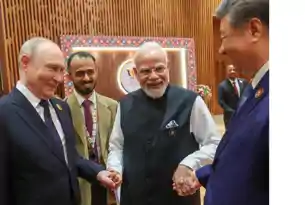  BRICS Summit 2026: दुनिया की तीन बड़ी ताकतें एक फ्रेम में, मोदी-पुतिन-जिनपिंग की तस्वीरें वायरल  