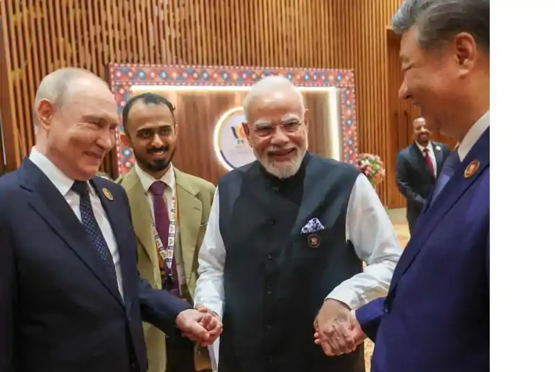  BRICS Summit 2026: दुनिया की तीन बड़ी ताकतें एक फ्रेम में, मोदी-पुतिन-जिनपिंग की तस्वीरें वायरल  