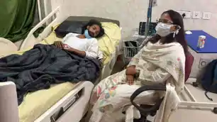सदर अस्पताल पहुंचीं कृषि मंत्री शिल्पी नेहा तिर्की, अनशनकारी छात्रों से की मुलाकात