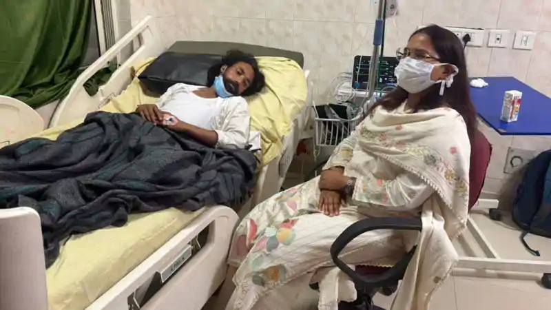 सदर अस्पताल पहुंचीं कृषि मंत्री शिल्पी नेहा तिर्की, अनशनकारी छात्रों से की मुलाकात सदर अस्पताल पहुंचीं कृषि मंत्री शिल्पी नेहा तिर्की, अनशनकारी छात्रों से की मुलाकात