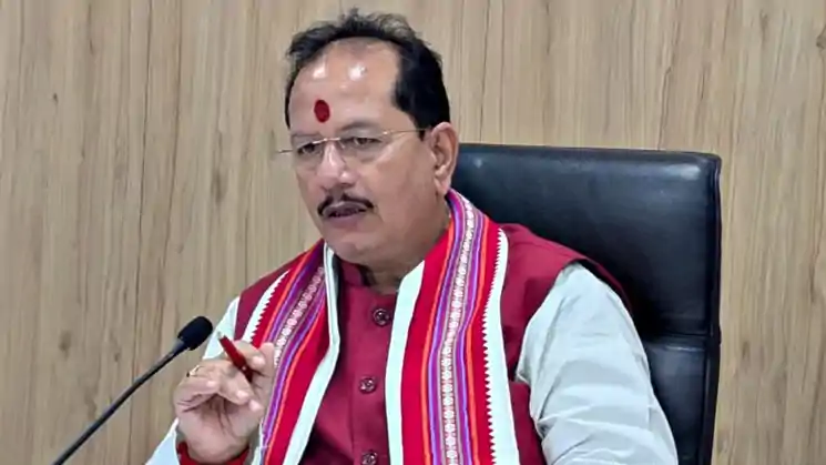 विजय सिन्हा ने राजस्व कर्मी को दिया 15 दिन का अल्टीमेटम, अगली बार थरथराने का समय नहीं मिलेगा