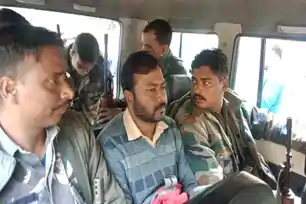 चाईबासा में ACB की बड़ी कार्रवाई, भवन निर्माण विभाग के कार्यपालक अभियंता रिश्वत लेते गिरफ्तार