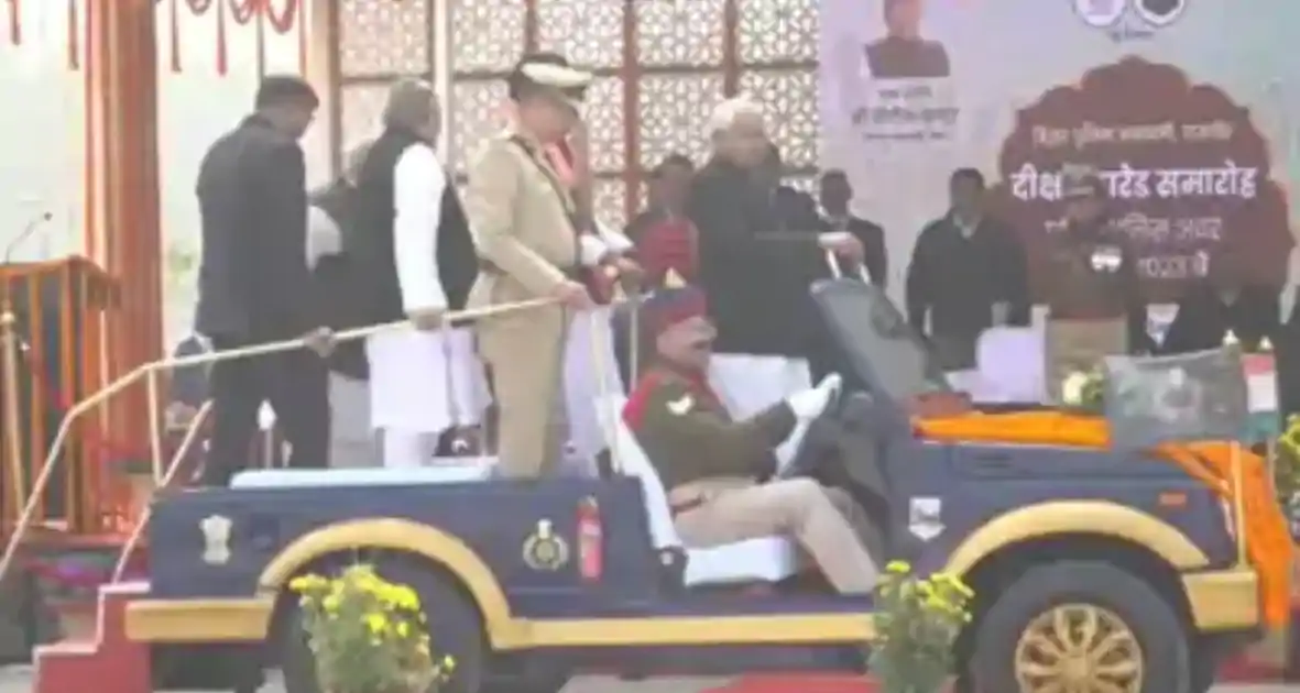 पासिंग आउट परेड में दिखा CM नीतीश का अलग अंदाजः सम्राट–विजय को खुली जीप में बुलाए 