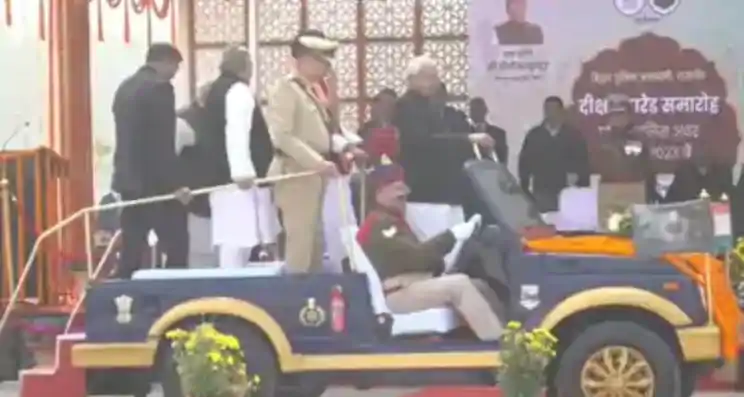 पासिंग आउट परेड में दिखा CM नीतीश का अलग अंदाजः सम्राट–विजय को खुली जीप में बुलाए 