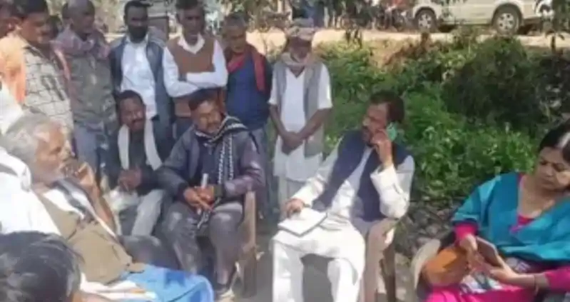फुलवारी शरीफ में 16 वर्षीय छात्रा की संदिग्ध मौत से हड़कंप, परिजनों ने लगाया दरिंदगी के बाद हत्या का आरोप फुलवारी शरीफ में छात्रा छत से गिरी