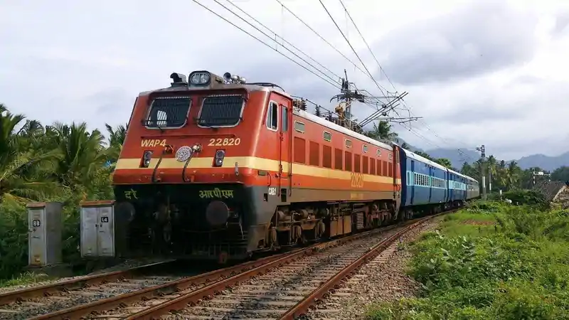 होली पर घर जाना मुश्किल, कैसे आएंगे परदेसी, दिल्ली से आने वाली ट्रेनों की सीटें 2 मार्च तक फुल होली पर घर आना मुश्किल