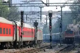 गिरिडीह स्टेशन पर हाई वोल्टेज करंट की चपेट में आया युवक, मालगाड़ी पर चढ़ते वक्त हुआ हादसा