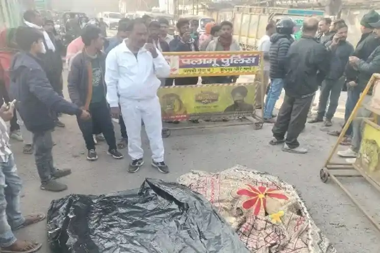 मेदिनीनगर में दर्दनाक हादसा, गैस सिलेंडर लदे ट्रक की चपेट में आए दिव्यांग की मौ*त