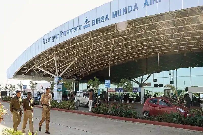 अतिक्रमण बना बिरसा मुंडा एयरपोर्ट विस्तार की सबसे बड़ी रुकावट, प्रशासन ने जारी किया नोटिस अतिक्रमण बना बिरसा मुंडा एयरपोर्ट विस्तार की सबसे बड़ी रुकावट, प्रशासन ने जारी किया नोटिस