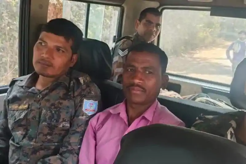 रसीद ऑनलाइन कराने के नाम पर रिश्वत मांगना पड़ा भारी, पलामू ACB ने अमीन को रंगेहाथ दबोचा रसीद ऑनलाइन कराने के नाम पर रिश्वत मांगना पड़ा भारी, पलामू ACB ने अमीन को रंगेहाथ दबोचा