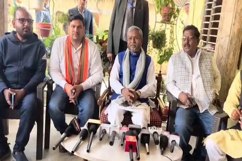 नेता प्रतिपक्ष ने बैलेट पेपर चुनाव पर उठाये सवाल, कहा-EVM से ही हो मतदान, नहीं तो बढ़ेगी धांधली की आशंका नेता प्रतिपक्ष ने बैलेट पेपर चुनाव पर उठाये सवाल, कहा-EVM से ही हो मतदान, नहीं तो बढ़ेगी धांधली की आशंका