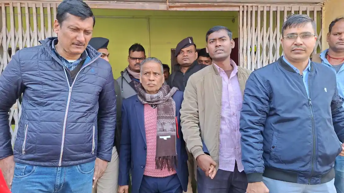 गोपालगंज: निगरानी की बड़ी कार्रवाई, बरौली अंचल के राजस्व पदाधिकारी 6 हजार रुपये घूस लेते रंगेहाथ गिरफ्तार