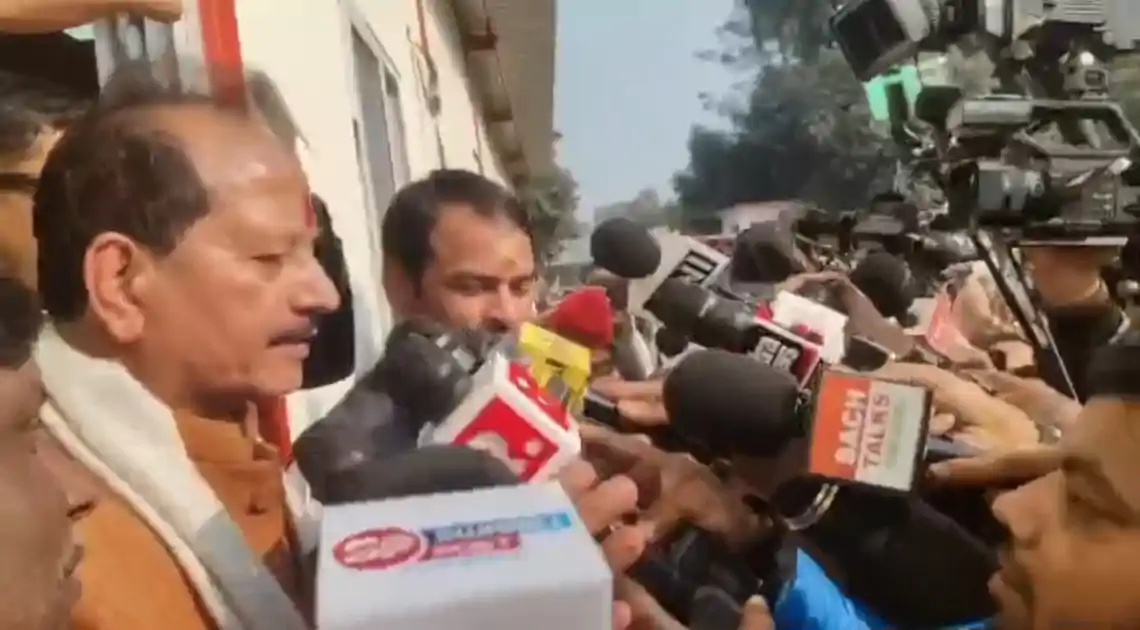 बीजेपी में जाएंगे तेज प्रताप यादव? विजय सिन्हा बोले—‘जल्द पता चल जाएगा’, दही-चूड़ा भोज से बढ़ी अटकलें