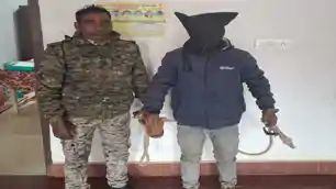 दुमका में नशे के नेटवर्क पर पुलिस का प्रहार, ब्रा*उन शुगर के साथ तीन तस्कर गिरफ्तार 