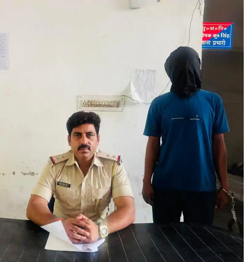 हजारीबाग: बड़कागांव पुलिस की बड़ी कार्रवाई, मोबाइल, हथियार और टीपीसी का पर्चा बरामद...