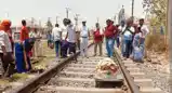ट्रेन पकड़ने की जल्दी पड़ी भारी, मालगाड़ी से कटकर महिला की मौ*त