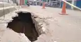 तेज आवाज और धंस गयी सडक, बना गहरा गड्ढा, लोगों में दहशत