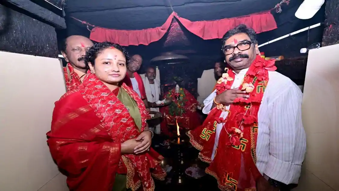 माँ दिउड़ी के दरबार में पहुंचे मुख्यमंत्री हेमन्त सोरेन, राज्य की खुशहाली और विकास के लिए की प्रार्थना