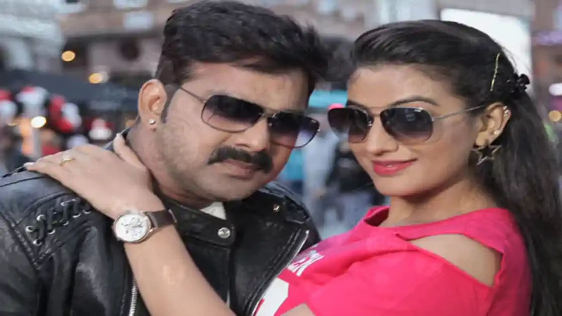 पवन सिंह-अक्षरा विवाद पर Monalisa का बयान: कहा- ‘पवन के कई अफेयर थे, सेट पर दोनों में खूब बहस होती थी’