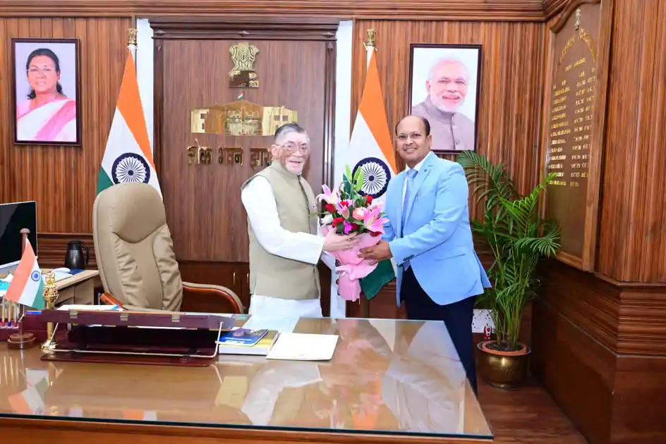  डॉ. श्यामा प्रसाद मुखर्जी विश्वविद्यालय के नवनियुक्त कुलपति ने राज्यपाल से की मुलाक़ात 