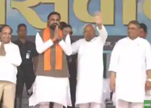 नीतीश ने सम्राट के कंधे पर रखा हाथ, डिप्टी CM हाथ जोड़कर खड़े रहे