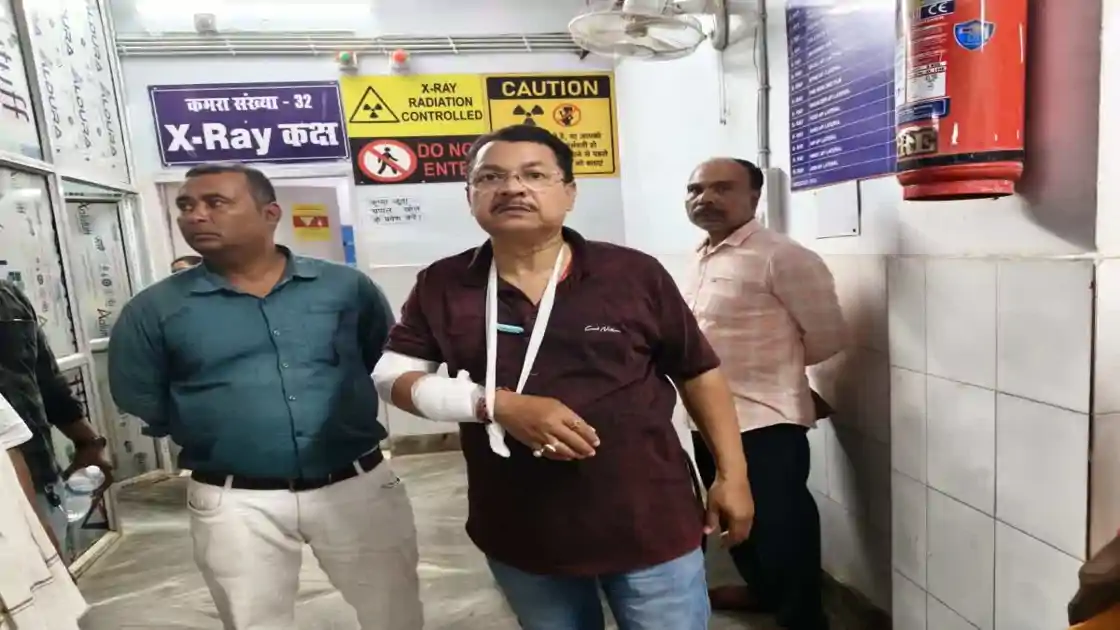 गोड्डा में पूर्व भाजपा विधायक के PA पर जानलेवा हमला, तलवार से वार कर किया घायल