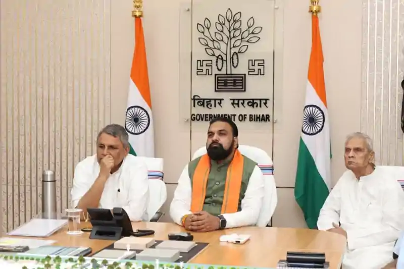 CM सम्राट कैबिनेट में 19 एजेंडों पर लगी मुहर, DA बढ़ा, 5 जिलों में अब ग्रामीण SP की तैनाती CM सम्राट कैबिनेट में 19 एजेंडों पर लगी मुहर, DA बढ़ा, 5 जिलों में अब ग्रामीण SP की तैनाती