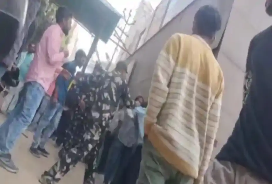 PMCH इमरजेंसी वार्ड गेट पर मारपीट, मरीज से मिलने आए थे परिजन