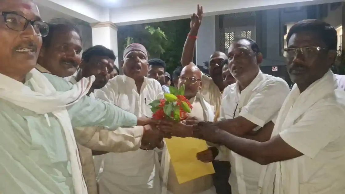 सीट शेयरिंग के बाद भी NDA में तकरारः चिराग की सीट सोनबरसा पर JDU ने उतारा उम्मीदवार, रत्नेश सदा को मिला सिंबल