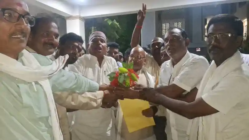 सीट शेयरिंग के बाद भी NDA में तकरारः चिराग की सीट सोनबरसा पर JDU ने उतारा उम्मीदवार, रत्नेश सदा को मिला सिंबल Nitish Kumar