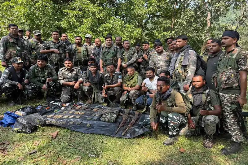 हजारीबाग : पुलिस के हाथ लगी बड़ी सफलता, नक्सल विरोधी अभियान में भारी मात्रा में हथियार बरामद हजारीबाग : पुलिस के हाथ लगी बड़ी सफलता, नक्सल विरोधी अभियान में भारी मात्रा में हथियार बरामद