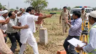 भोरे में जमीन सर्वे के दौरान हिंसक विवाद, पिस्टल तानकर जान से मारने की धमकी देने का आरोप, FIR दर्ज भोरे में जमीन सर्वे के दौरान हिंसक विवाद, पिस्टल तानकर जान से मारने की धमकी देने का आरोप, FIR दर्ज
