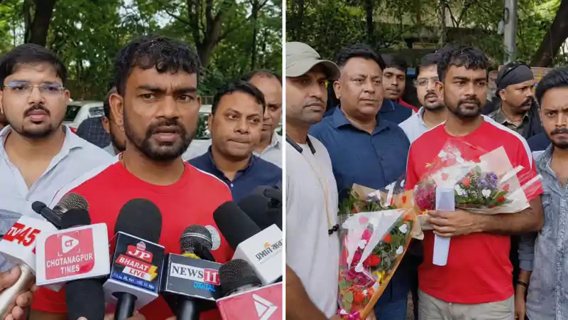 गोल्फ ग्राउंड में मेला लगाने के विरोध में उतरे खिलाड़ी और स्थानीय लोग, विधायक जयराम महतो को सौंपा ज्ञापन गोल्फ ग्राउंड में मेला लगाने के विरोध में उतरे खिलाड़ी और स्थानीय लोग, विधायक जयराम महतो को सौंपा ज्ञापन