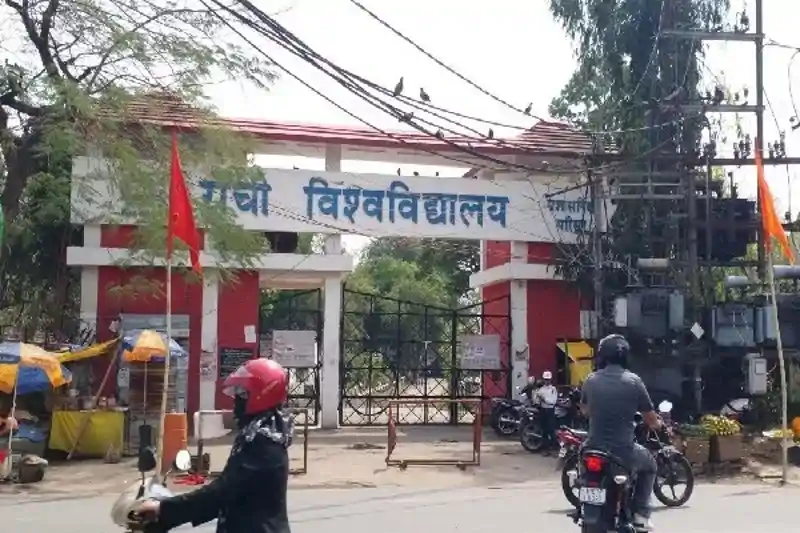 रांची विश्वविद्यालय में NSUI का प्रदर्शन, प्रशासन पर लगाया लापरवाही का आरोप रांची विश्वविद्यालय में NSUI का प्रदर्शन, प्रशासन पर लगाया लापरवाही का आरोप