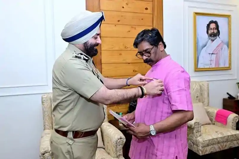 अग्निशमन सेवा सप्ताह का आगाज़, सीएम हेमंत सोरेन ने फायर कर्मियों के साहस को बताया प्रेरणादायक अग्निशमन सेवा सप्ताह का आगाज़, सीएम हेमंत सोरेन ने फायर कर्मियों के साहस को बताया प्रेरणादायक
