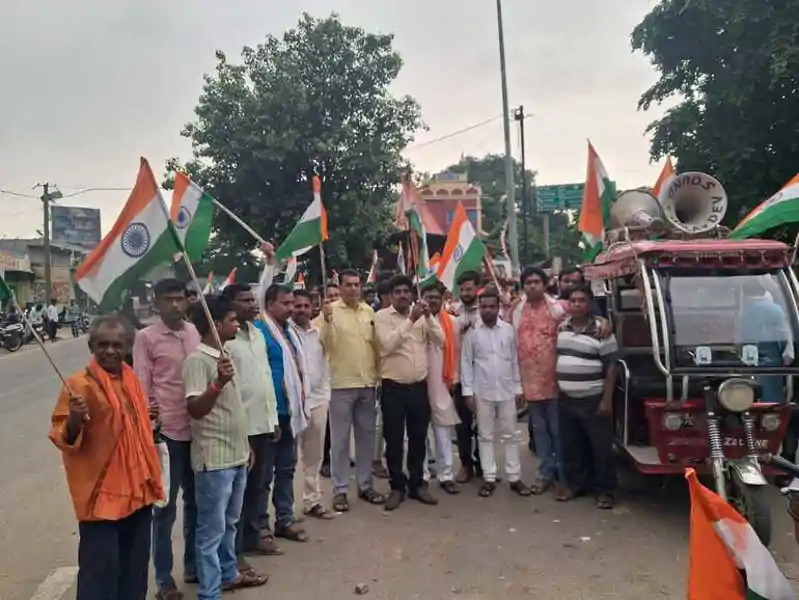 जुबां पर देशभक्ति के नारे, हाथों में तिरंगा, निकली भव्य तिरंगा यात्रा जुबां पर देशभक्ति के नारे, हाथों में तिरंगा, निकली भव्य तिरंगा यात्रा